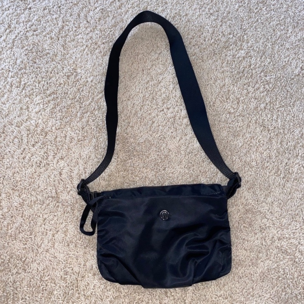 Lululemon Black Cross Body Purse (Waterproof) Adjustable Straps